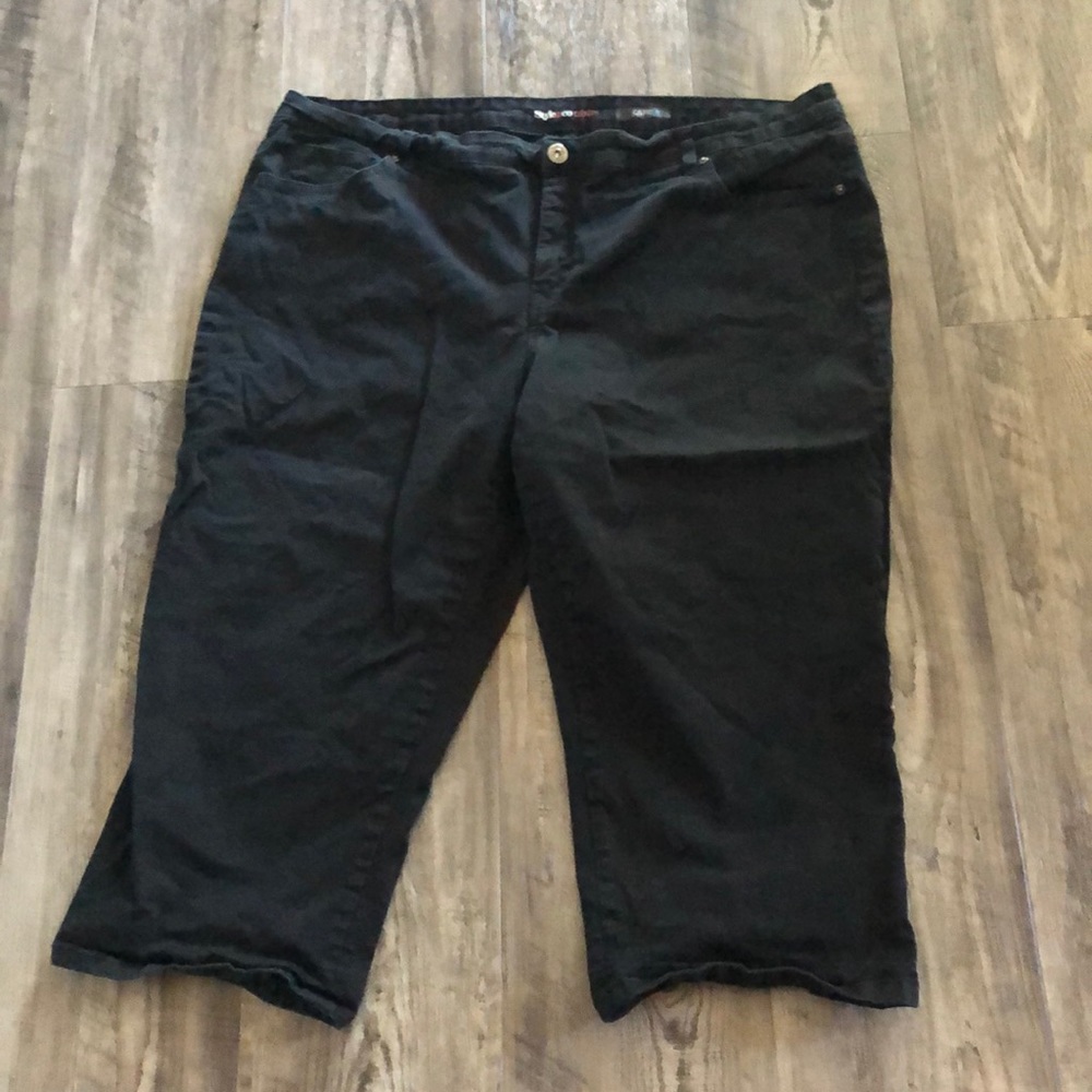 Women’s black capris, size 22.